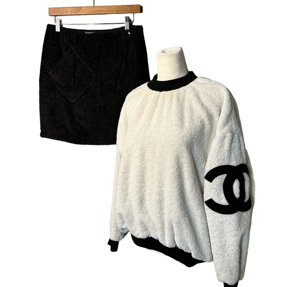 Chanel Vintage 1993 Cruise Terry Cloth Sweatshirt and Skirt Size 42/40 - Picture 1 of 11